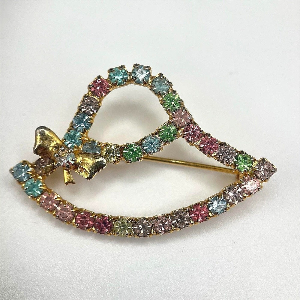 Vintage Faceted Rhinestone Gold Tone Bow Hat Fashion Classic Brooch Pin Retro